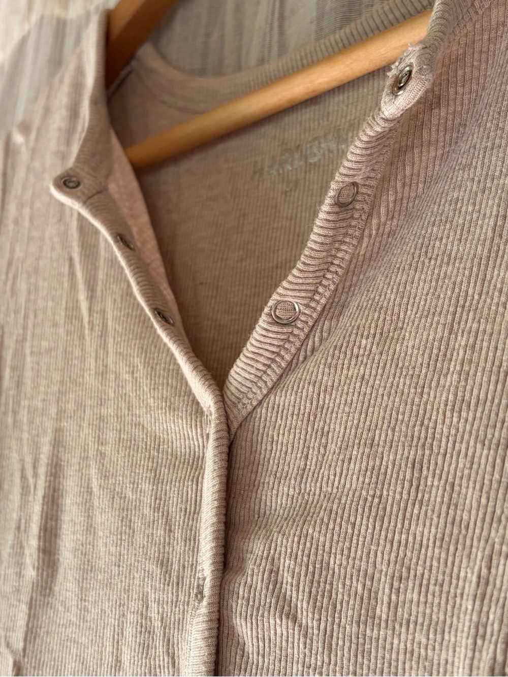 Harlow Beige Ribbed Button-Front Crop Top S - Picture 2 of 3